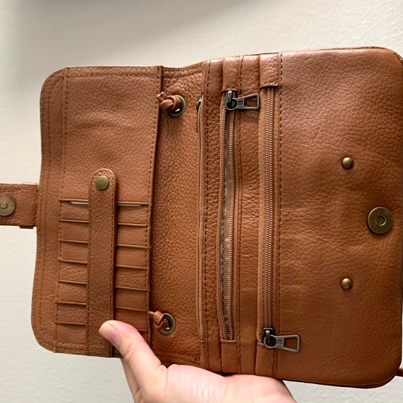 LUCKY TAN LEATHER CROSSBODY PURSE - Picture 2 of 3